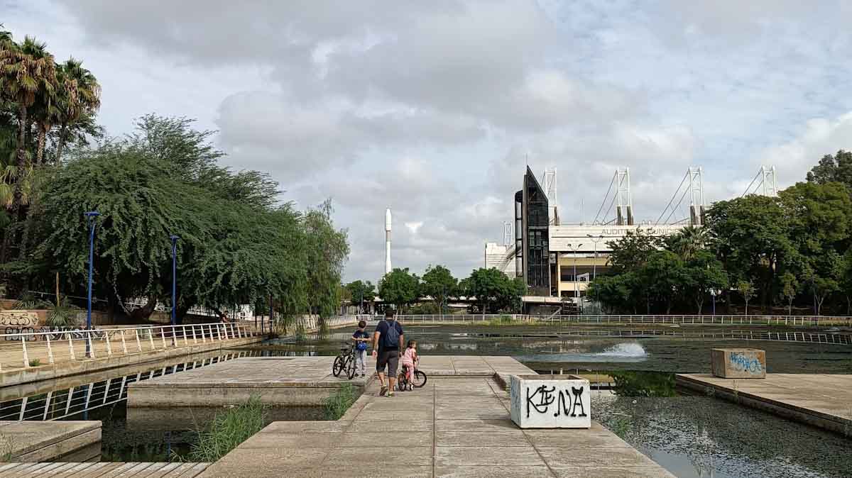 Estanque de delante del Auditorio Rocío Jurado